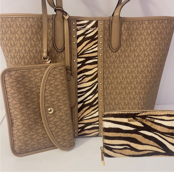 Michael Kors Eliza Animal Print Tote + Pouch & Card Wallet Set Camel - Picture 1 of 6